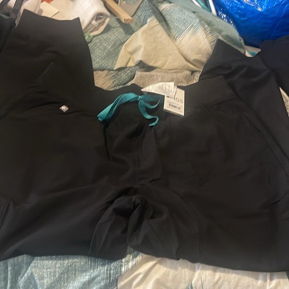 NWT FIGS High Waisted Zamora FREEx Jogger Scrub Pants in BLACK - Picture 9 of 9